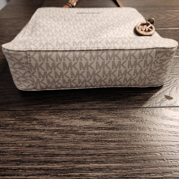 Michael Kors Crossbody Bag - Picture 4 of 6